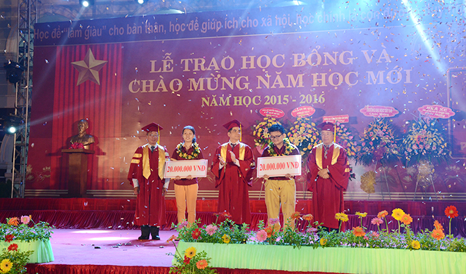 le-trao-hoc-bong-va-mung-nam-hoc-moi-vttu-05