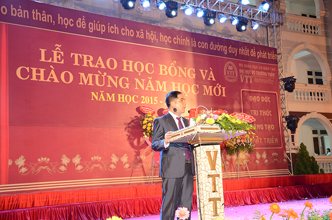 le-trao-hoc-bong-va-mung-nam-hoc-moi-vttu-06