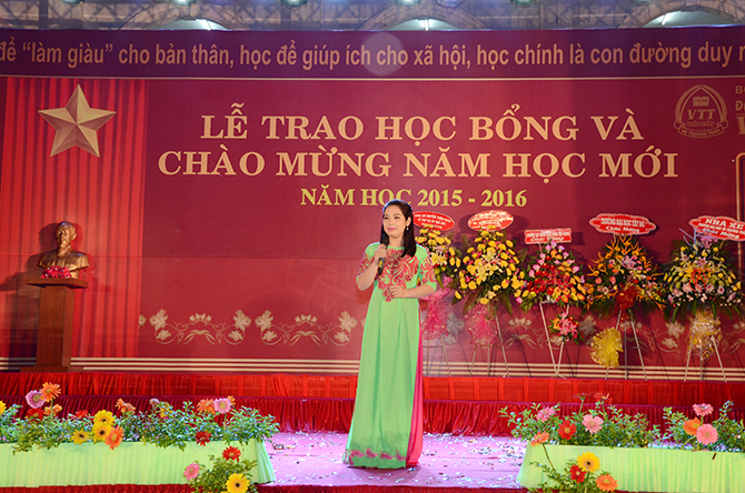 le-trao-hoc-bong-va-mung-nam-hoc-moi-vttu-18