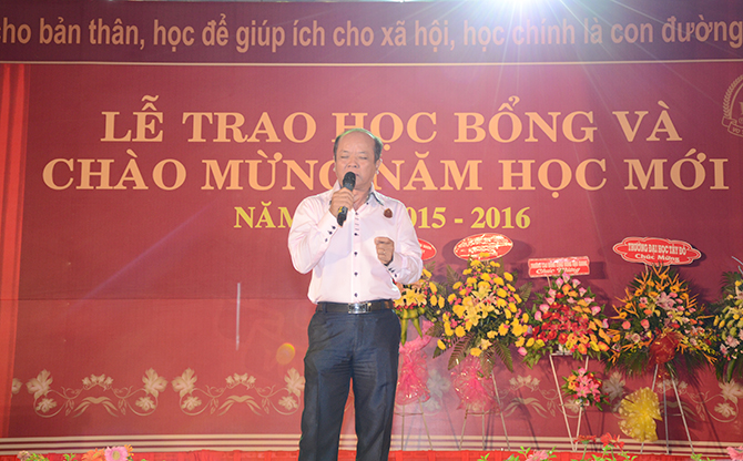 le-trao-hoc-bong-va-mung-nam-hoc-moi-vttu-08